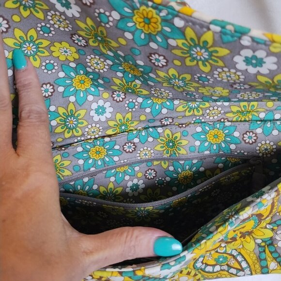 Vera Bradley Knot Just A clutch shoulder bag. - Picture 5 of 5